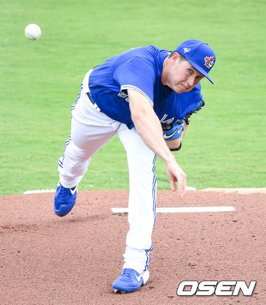 [OSEN=박준형 기자] 토론토 선발투수 네이트 피어슨이 역투하고 있다. / soul1014@osen.co.kr