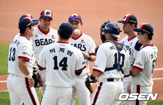 [OSEN=잠실, 지형준 기자]두산 선수들이 경기를 준비하고 있다. 2021.06.26 /jpnews@osen.co.kr