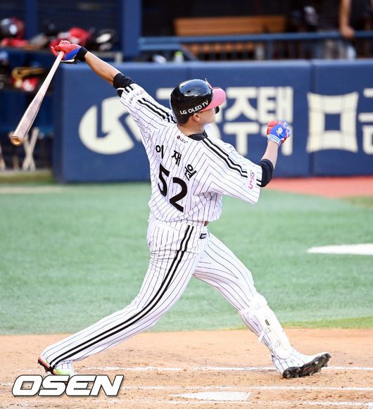 [OSEN=잠실, 박준형 기자] 3회말 2사 1,3루 LG 이재원이 3점 홈런을 날리고 있다. 2021.07.30/ soul1014@osen.co.kr