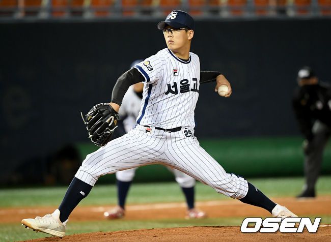 [OSEN=목동, 김성락 기자] 2일 오후 서울 양천구 목동야구장에서 ‘제48회 봉황대기 전국고교야구대회’ 서울고와 인천고의 결승전이 열렸다.3회초 서울고 이병헌이 마운드에 올라 힘차게 공을 뿌리고 있다./ksl0919@osen.co.kr