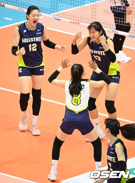 [OSEN=의정부, 조은정 기자] 29일 오후 경기 의정부체육관에서 ‘2021 의정부도드람컵 프로배구대회’ GS칼텍스와 현대건설의 결승전이 열렸다.2세트 현대건설 정지윤이 강타를 하고 있다. 2021.08.29 /cej@osen.co.kr