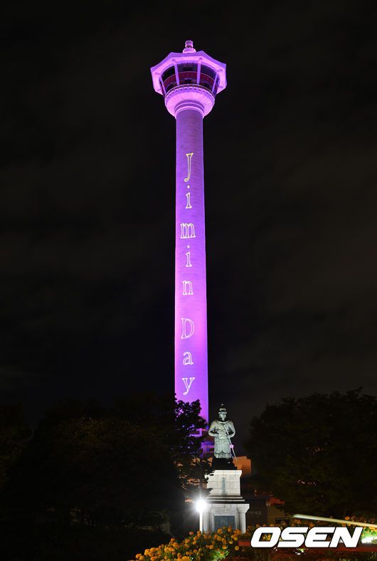 [OSEN=부산, 이대선 기자]방탄소년단(BTS) 지민의 생일을 축하하는 메시지를 담은 조명쇼가 펼쳐지고 있다. 2021.10.13 /sunday@osen.co.kr