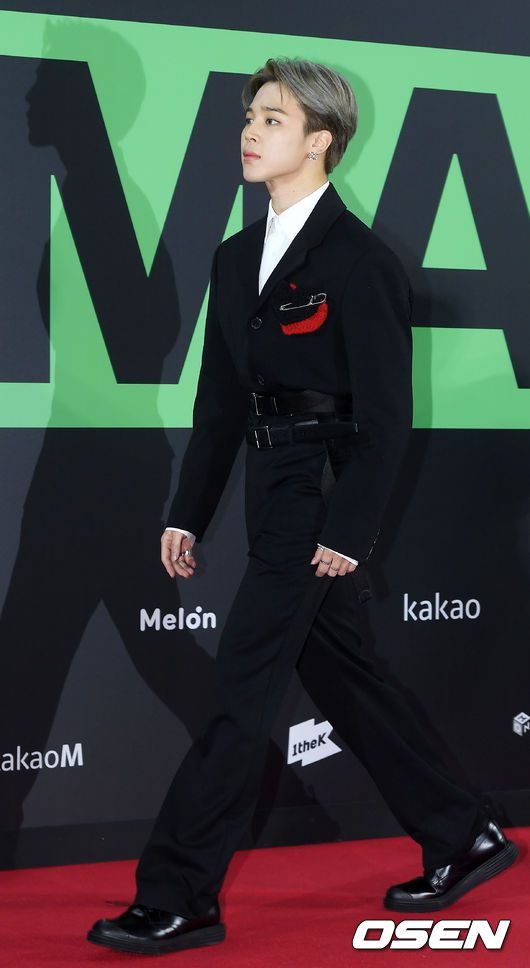 [OSEN=민경훈 기자]방탄소년단 (BTS) 지민이 입장하며 포즈를 취하고 있다. / rumi@osen.co.kr
