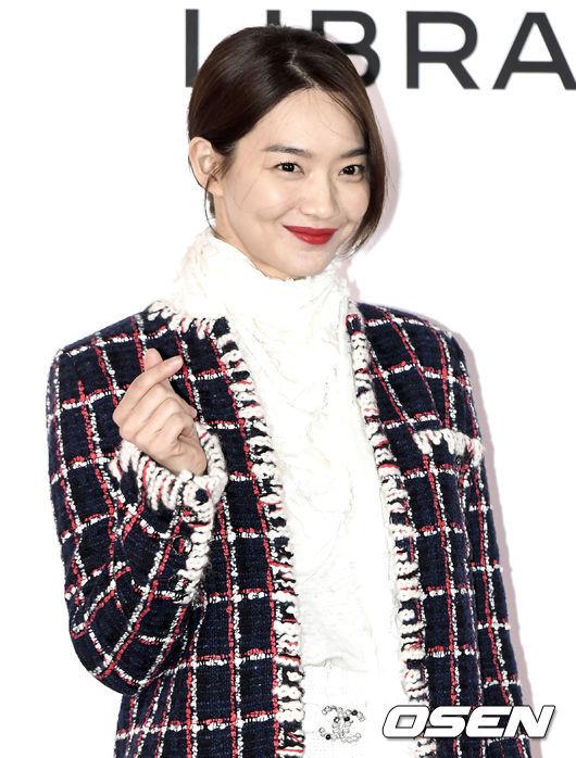 [OSEN=김성락 기자]배우 신민아가 포토타임을 하고 있다./ksl0919@osen.co.kr