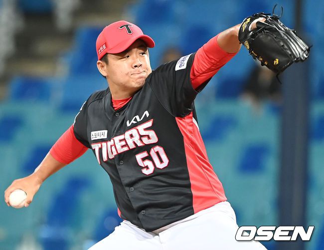 KIA 타이거즈 장현식이 10월 23일 창원 NC전에서 34번째 홀드를 추가해 타이틀을 거머쥐었다./OSEN DB