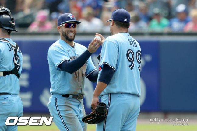 [사진] 조지 스프링어, 류현진 ⓒGettyimages(무단전재 및 재배포 금지)