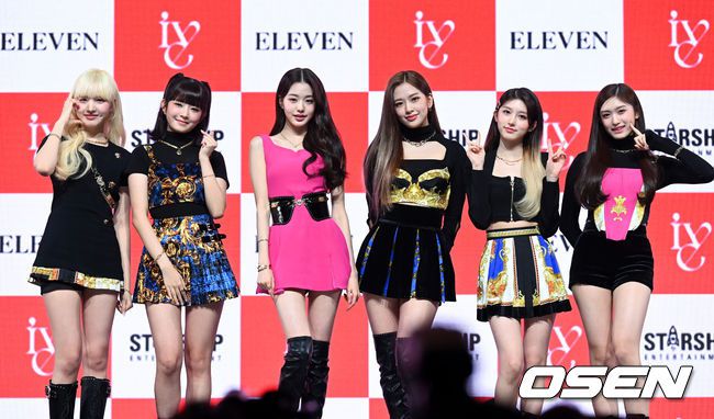 [OSEN=조은정 기자] 1일 오후 서울 광진구 예스24 라이브홀에서 아이브(IVE)의 첫 번째 싱글 '일레븐(ELEVEN)' 발매 기념 및 데뷔 쇼케이스가 열렸다.아이브가 포즈를 취하고 있다. 2021.12.01 /cej@osen.co.kr