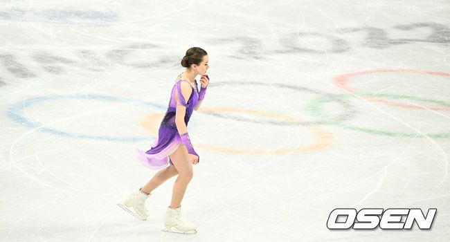 [OSEN=베이징(중국), 지형준 기자] 15일(한국시간) 중국 베이징 캐피털 실내 경기장에서 2022 베이징 동계올림픽 피겨 훈련이 진행됐다.  경기에 앞서 ROC 카밀라 발리예바가 훈련을 하고 있다. 2022.02.15 /jpnews@osen.co.kr