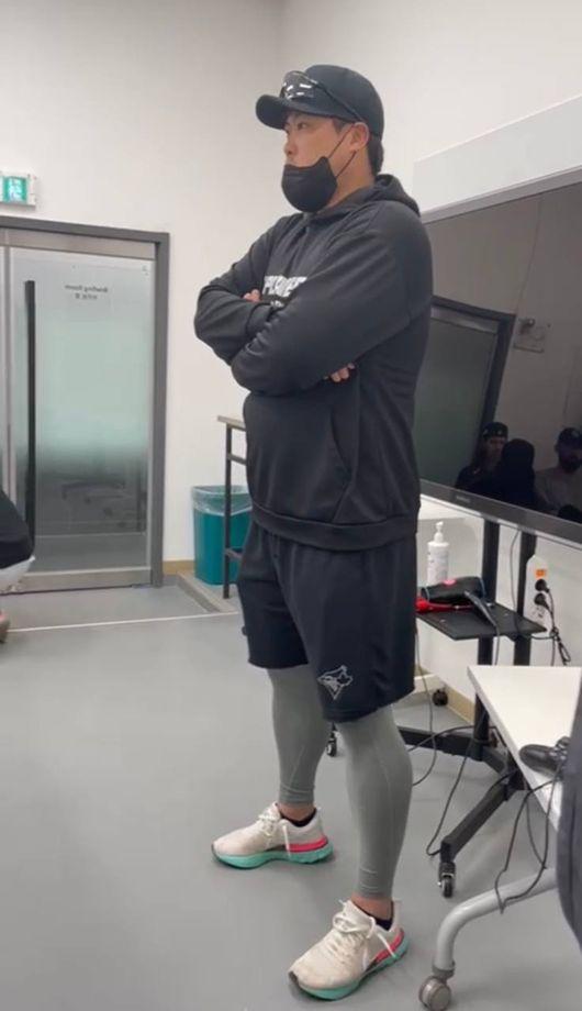 류현진이 한화 투수들과 미팅을 갖고 있다. /한화 이글스 제공