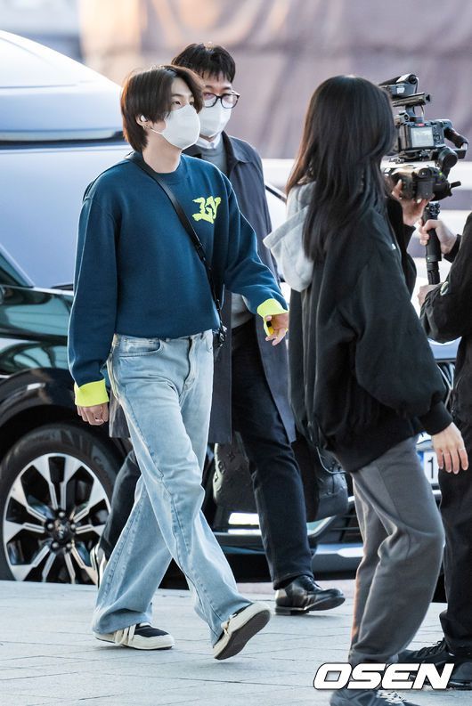 [OSEN=인천공항, 민경훈 기자]방탄소년단 슈가가 출국장을 향해 걸어가고 있다. 2022.03.28 /rumi@osen.co.kr