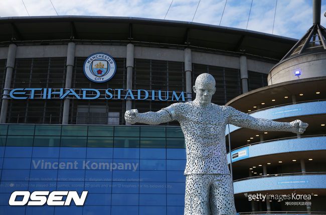 [사진] 빈센트 콤파니(위)와 다비드 실바 동상 / ⓒGettyimages(무단전재 및 재배포 금지)