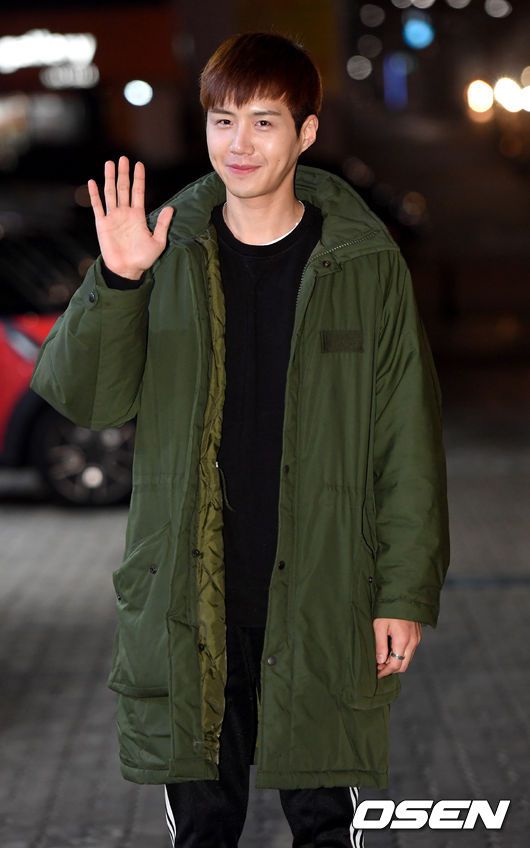[OSEN=최규한 기자] 배우 김선호가 16일 오후 서울 강남구의 한 음식점에서 진행된 드라마 '투깝스' 종방연에 참석하며 포즈를 취하고 있다. /dreamer@osen.co.kr