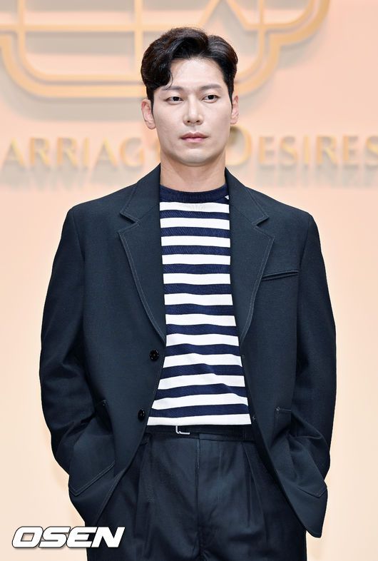 [OSEN=민경훈 기자]배우 박훈이 무대 위에서 포즈를 취하고 있다. 2022.07.13 /rumi@osen.co.kr