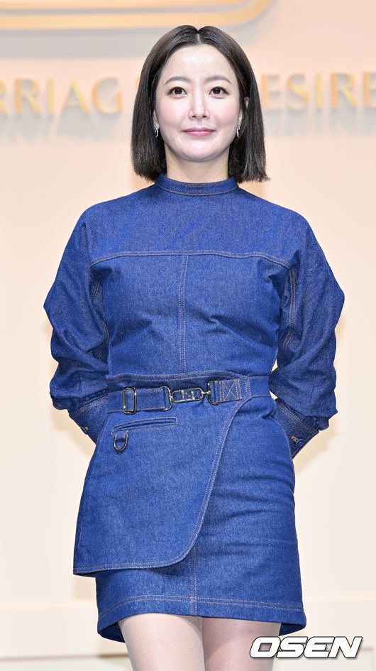 [OSEN=민경훈 기자]배우 김희선이 무대 위에서 포즈를 취하고 있다. 2022.07.13 /rumi@osen.co.kr