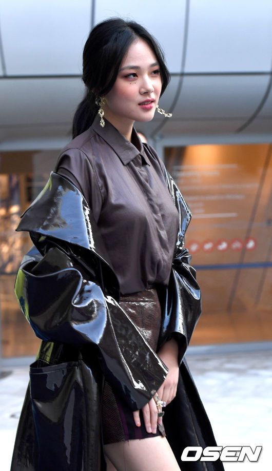 [OSEN=최규한 기자] 17일 오후 서울 중구 동대문디자인플라자에서 '2020 S/S 서울패션위크 -막시제이(MAXXI J)’ 포토월 행사가 진행됐다.가수 비비가 쇼에 참석하며 포즈를 취하고 있다./dreamer@osen.co.kr