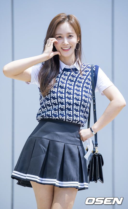 [OSEN=민경훈 기자] 28일 오전 경기도 고양시 일산동구 JTBC스튜디오에서 '아는 형님' 녹화가 진행됐다.이 자리에는 걸그룹 소녀시대(Girls' Generation-태연, 써니, 티파니, 효연, 유리, 수영, 윤아, 서현) 멤버들의 출근길이 진행됐다.소녀시대 유리가 녹화장으로 향하며 포즈를 취하고 있다. 2022.07.28 /rumi@osen.co.kr