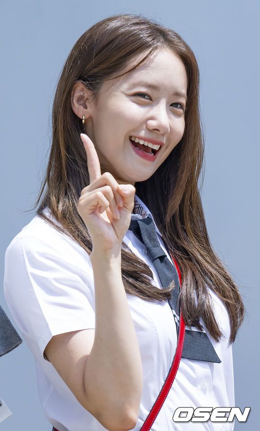 [OSEN=민경훈 기자] 28일 오전 경기도 고양시 일산동구 JTBC스튜디오에서 '아는 형님' 녹화가 진행됐다.이 자리에는 걸그룹 소녀시대(Girls' Generation-태연, 써니, 티파니, 효연, 유리, 수영, 윤아, 서현) 멤버들의 출근길이 진행됐다.소녀시대 윤아가 녹화장으로 향하며 포즈를 취하고 있다. 2022.07.28 /rumi@osen.co.kr