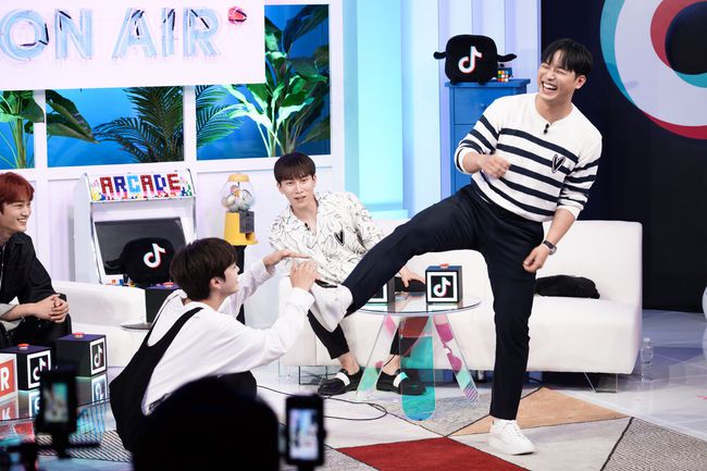 비투비 은광, 현식과 게스트로 참여한 크래비티 민희, 형준, 태영. /틱톡 제공.