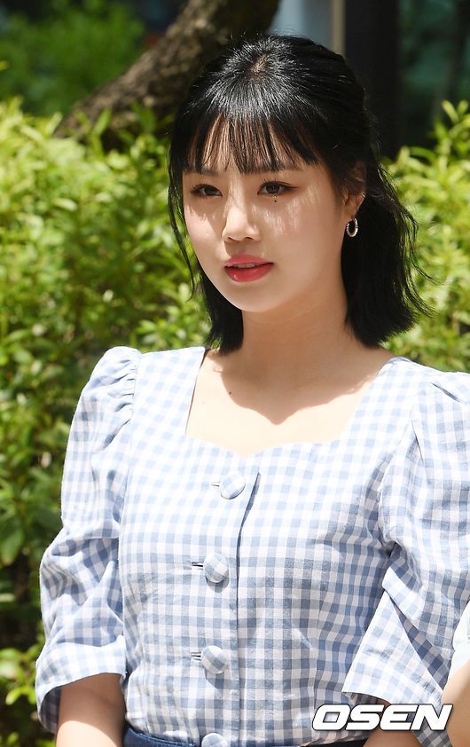 [OSEN=민경훈 기자] 15일 오후 서울 여의도동 KBS 신관에서 열리는 KBS 새 예능프로그램 ‘퀴즈 위의 아이돌’ 녹화에 참석하기 위해 그룹 (여자)아이들 수진이 출근하고 있다. / rumi@osen.co.kr