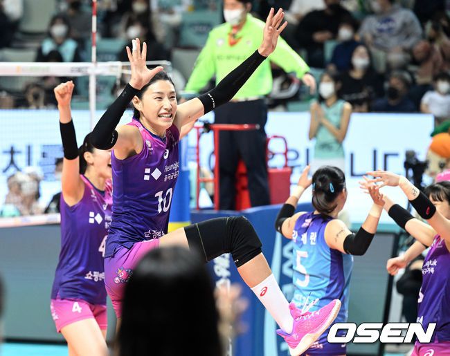 경기 종료 후 흥국생명 김연경이 승리에 기뻐하고 있다. 2022.11.10 /cej@osen.co.kr