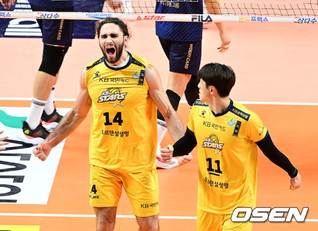 [OSEN=장충, 최규한 기자] KB손해보험 니콜라가 득점에 기뻐하고 있다. 2022.11.03 / dreamer@osen.co.kr