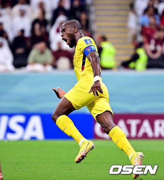 [OSEN=알코르(카타르), 박준형 기자] 20일(현지시간) 오후 카타르 알코르 알베이트 스타디움에서 2022 카타르 월드컵 조별리그 A조 카타르와 에콰도르의 개막전이 진행됐다.전반 에콰도르 발렌시아가 추가골 넣고 기뻐하고 있다.2022.11.20 / soul1014@osen.co.kr