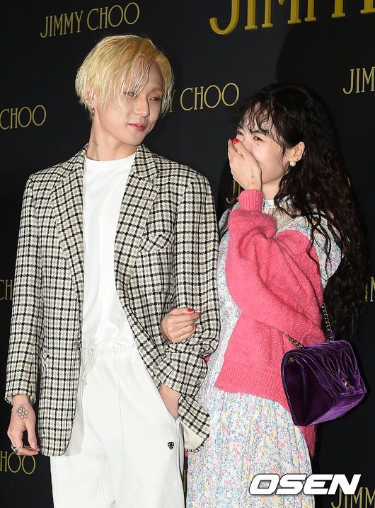 [OSEN=민경훈 기자] 29일 오후 서울 강남구 논현동의 한 복합문화공간에서 열리는 진행된 한 명품 브랜드의 런칭 포토콜 행사에서 현아와 김효종(이던) 커플이 포토타임을 갖고 있다. / rumi@osen.co.kr