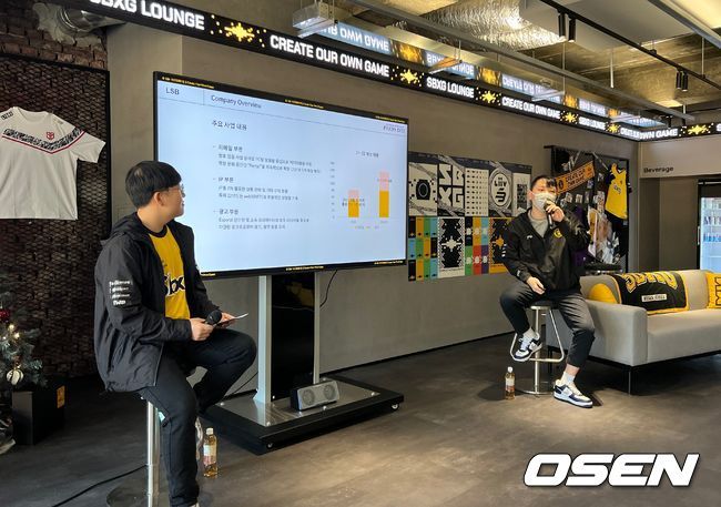 이영남 전력분석관(오른쪽).