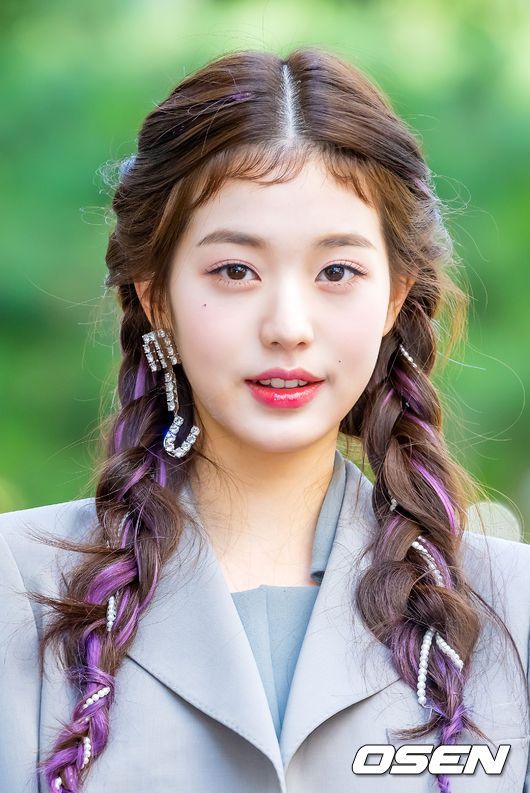 [OSEN=민경훈 기자]그룹 아이브(IVE)의 장원영이 출근길에 입장하며 포즈를 취하고 있다. 2022.09.02 / rumi@osen.co.kr