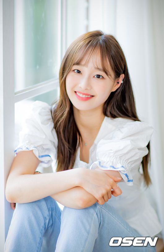 [OSEN=민경훈 기자]이달의 소녀 츄가 녹화에 앞서 사진 촬영을 위해 포즈를 취하고 있다./ rumi@osen.co.kr