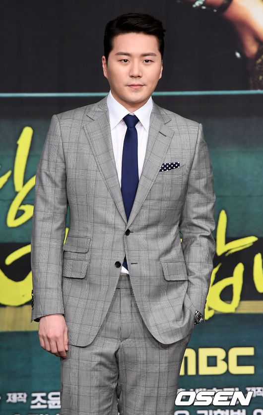 [OSEN=최규한 기자] 배우 조성현이 28일 오후 서울 상암동 MBC 신사옥에서 열린 주말드라마 '당신은 너무합니다' 제작발표회에 참석해 포즈를 취하고 있다. /dreamer@osen.co.kr