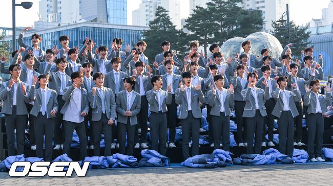 [OSEN=박준형 기자]보이즈 플레닛 참가한 펜타곤 후이가 이회택 본명 명찰을 달고 참석하고 있다.  2023.01.05 / soul1014@osen.co.kr