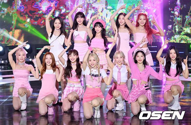 [OSEN=민경훈 기자]이달의 소녀 (LOONA) 멤버들이 화려한 무대를 선보이고 있다. 2022.06.28 /rumi@osen.co.kr