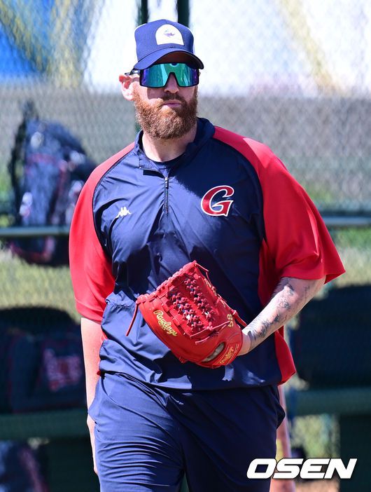 [OSEN=괌, 김성락 기자] 롯데 2023 스프링캠프 스트레일리. 2023.02.04