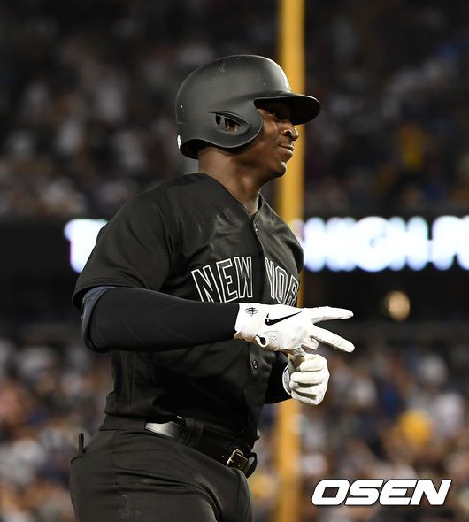 [OSEN=LA(미국 캘리포니아주), 최규한 기자] 양키스 디디 그레고리우스가 5회 1사 만루에서 다저스 선발 류현진에게 우중월 홈런을 치고 그라운드를 돌고 있다. 2019.08.24 /dreamer@osen.co.kr