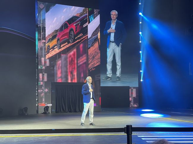 트랙스 크로스오버 ACTIV 트림.