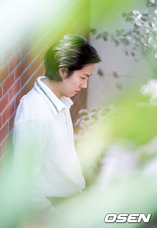 [OSEN=지형준 기자] 28일 오후 서울 강남구 신사동의 한 카페에서 KBS1 일일드라마 ‘내 눈에 콩깍지’에 출연한 배우 백성현 종영 인터뷰가 열렸다.백성현이 인터뷰에 앞서 포즈를 취하고 있다. 2023.03.28 /jpnews@osen.co.kr