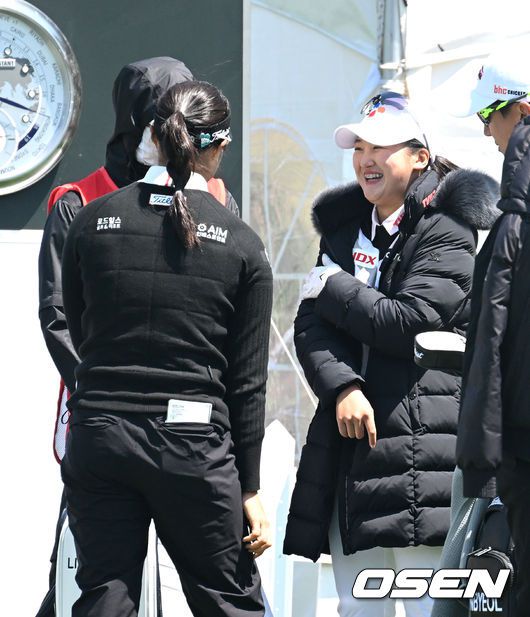 이제는 먼저 카메라 찾는 리슈잉 'KLPGA 적응 완료'