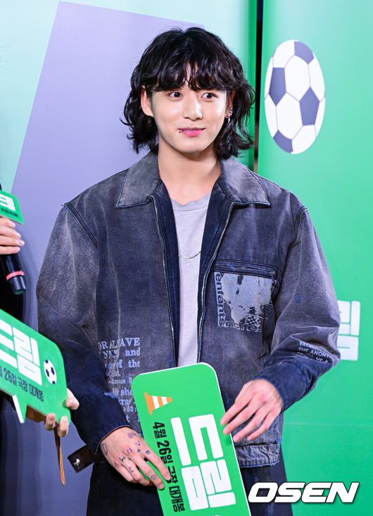 [OSEN=인천국제공항, 조은정 기자] BTS(방탄소년단) 정국이 8일 오후 인천국제공항을 통해 패션 홍보 행사 참석 차 LA로 출국했다.BTS(방탄소년단) 정국이 출국장으로 향하고 있다. 2023.04.08 /cej@osen.co.kr