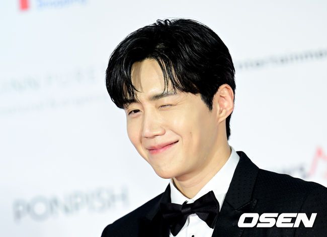 [OSEN=나고야(일본), 김성락 기자] 13일 오후(현지시간) 일본 나고야시 종합체육관에서 '2022 Asia Artist Awards IN JAPAN’ 레드카펫 행사가 진행됐다.배우 김선호가 포즈를 취하고 있다. 2022.12.13 /ksl0919@osen.co.kr