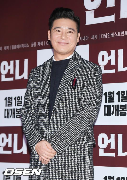 [OSEN=곽영래 기자] 배우 임창정이 19일 오후 서울 CGV용산에서 열린 영화 '게이트' 언론 시사회에 참석해 포토타임을 갖고 있다.  / youngrae@osen.co.kr