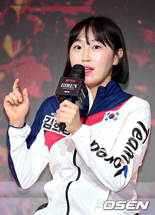 [OSEN=최규한 기자] 24일 서울 마포동 호텔 나루 서울 엠갤러리에서 넷플릭스 예능 '사이렌: 불의 섬' 제작발표회가 열렸다.경호팀 리더 이수련이 사회자의 질문에 답하고 있다. 2023.05.24 / dreamer@osen.co.kr