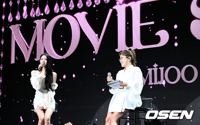 [OSEN=이대선 기자] 17일 오후 서울 마포구 신한pLay 스퀘어 라이브홀에서 가수 이미주의 첫 번째 싱글 앨범 '무비 스타(Movie Star)' 발매 기념 쇼케이스가 열렸다.가수 이미주가 취재진을 향해 인사를 하고 있다. 2023.05.17 /sunday@osen.co.kr