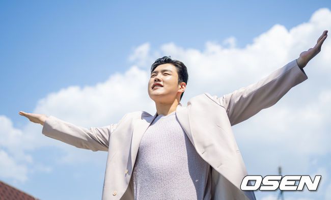 [OSEN=조은정 기자] TV조선 ‘미스터트롯2’ 출신 가수 고정우가 정식 데뷔 앨범 발매를 앞두고 최근 서울 마포구 OSEN 사옥에서 인터뷰를 가졌다.고정우가 인터뷰에 앞서 포즈를 취하고 있다. 2023.05.27 /cej@osen.co.kr