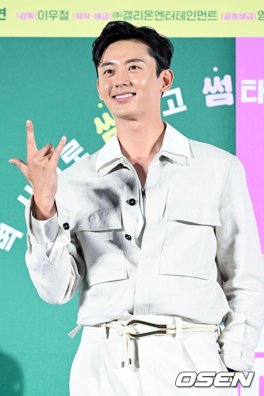 [OSEN=조은정 기자]31일 오후 서울 광진구 롯데시네마 건대입구에서 영화 '빈틈없는 사이(감독 이우철)’ 제작보고회가 열렸다.  감독 이지훈이 포즈를 취하고 있다. 2023.05.31 /cej@osen.co.kr