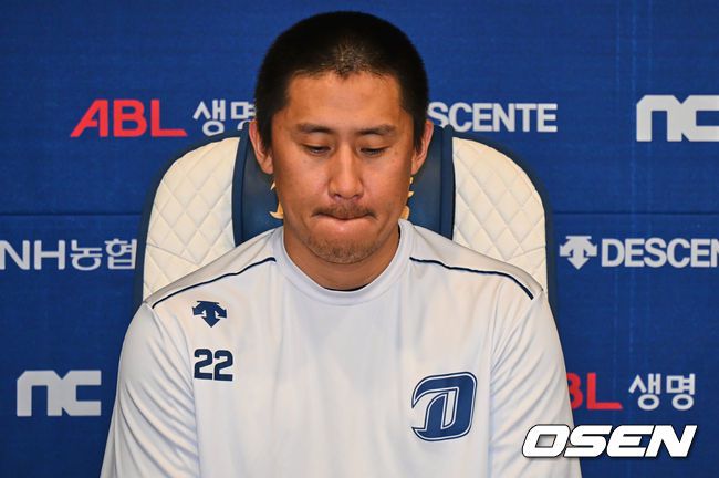 [OSEN=창원, 이석우 기자] NC 다이노스 이용찬이 1일 창원 NC파크에서 WBC대회 술자리 파문과 관련해 사과 기자회견을 진행하고 있다. 2023.06.01 / foto0307@osen.co.kr