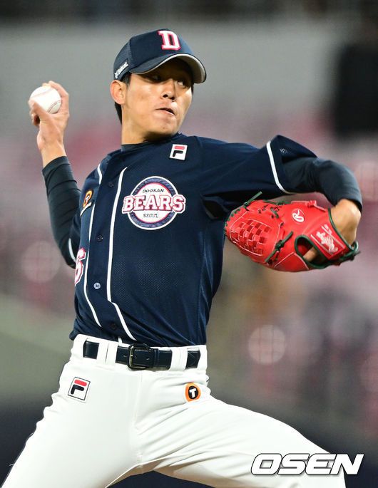 [OSEN=광주, 김성락 기자] 8일 광주 북구 KIA챔피언스필드에서 ‘2023 신한은행 SOL KBO리그’ KIA 타이거즈와 두산 베어스의 경기가 열렸다. 9회말 1사 1루 두산 박신지가 마운드에 올라 힘차게 공을 뿌리고 있다. 2023.04.08 /