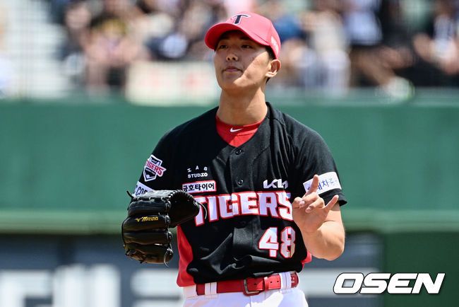 [OSEN=부산, 이석우 기자]KIA 타이거즈 선발 투수 이의리가 사인을 보내고 있다. 2023.06.04 / foto0307@osen.co.kr