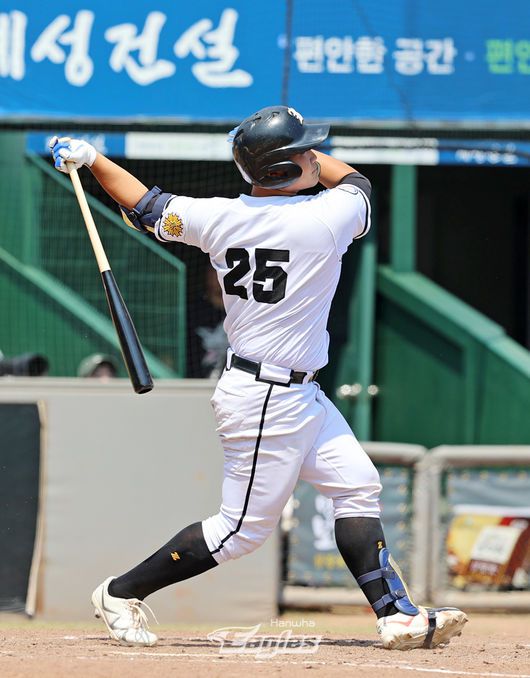 홈런레이스 우승을 차지한 광주일고 배강. /한화 이글스 제공