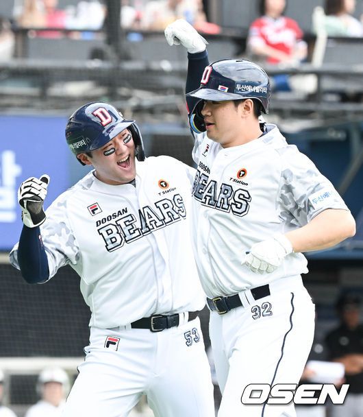 [OSEN=잠실, 조은정 기자]2회말 1사 1루 두산 김재환이 선취 우월 투런 홈런을 날린 뒤 기뻐하고 있다. 2023.06.06  /cej@osen.co.kr